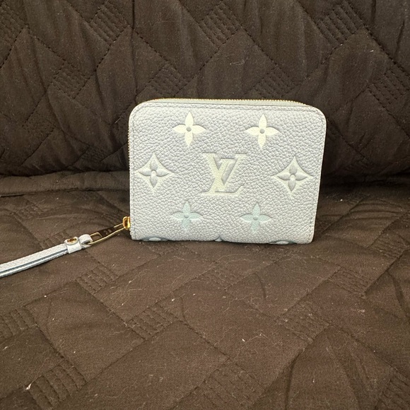 Louis Vuitton by the pool blue zippy wallet - Picture 2 of 9